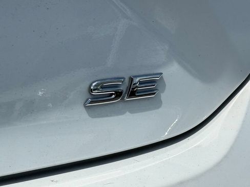 Used 2025 Toyota Camry SE FWD image 12