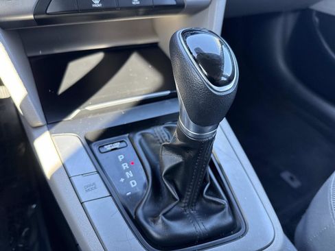 Used 2017 Hyundai Elantra SE image 24