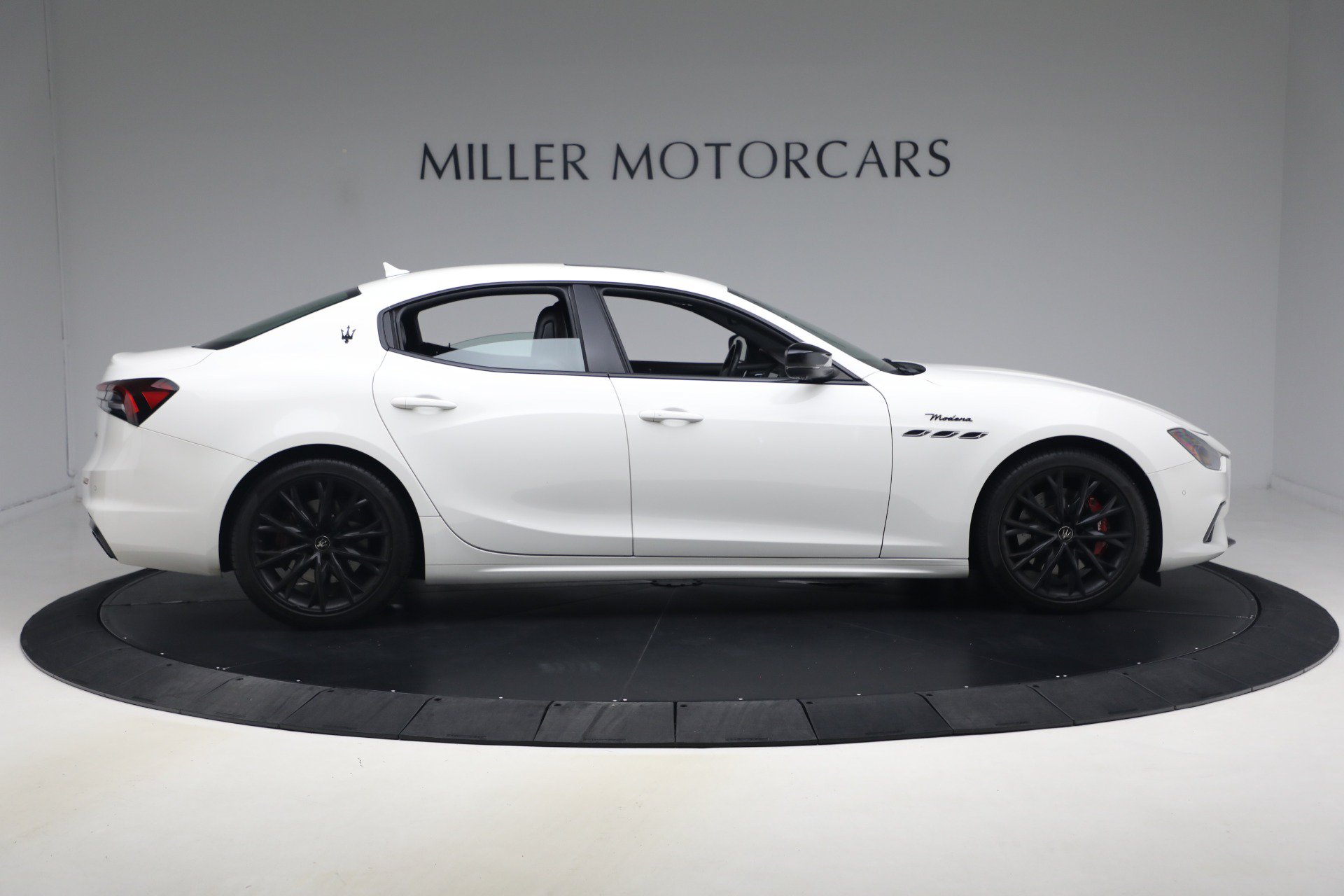 Used 2022 Maserati Ghibli Modena Q4 AWD/4WD image 10