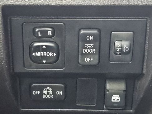 Used 2015 Toyota Tundra SR5 w/ TRD Off Road Package AWD/4WD image 11