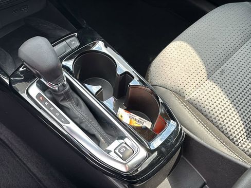 Used 2025 Chevrolet Trax LT w/ Sunroof Package image 21