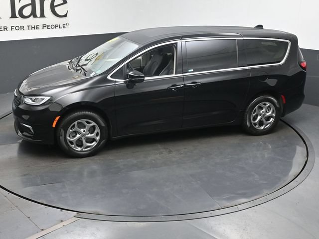 Used 2024 Chrysler Pacifica Limited AWD/4WD image 62