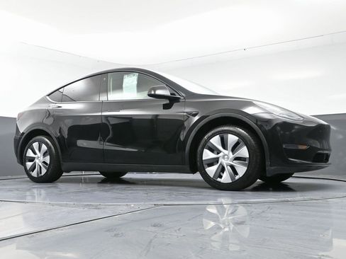 Used 2023 Tesla Model Y Long Range image 52