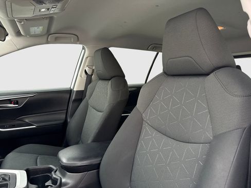 Used 2021 Toyota RAV4 XLE FWD image 15
