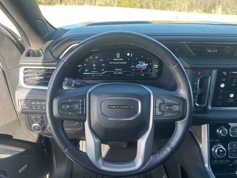 Used 2022 GMC Yukon XL Denali image 19
