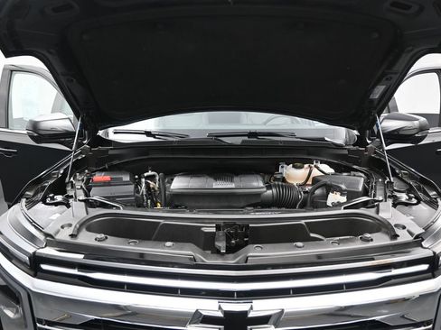 Used 2025 Chevrolet Suburban LT w/ Comfort Package AWD/4WD image 33