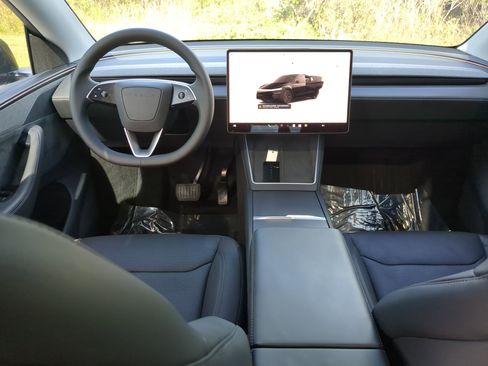 Used 2026 Tesla Model Y Long Range image 13