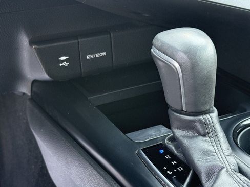 Used 2019 Toyota Camry SE w/ Convenience Package FWD image 18