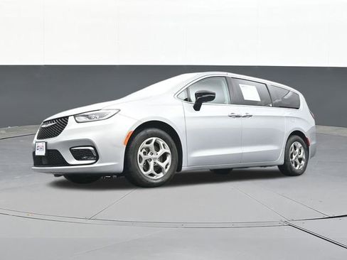 Used 2024 Chrysler Pacifica Limited FWD image 57