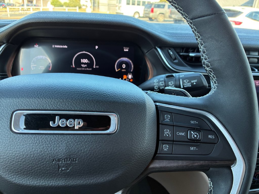Used 2023 Jeep Grand Cherokee Limited w/ Trailer Tow Prep Group (B) RWD image 12