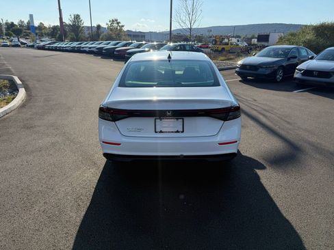 New 2025 Honda Accord SE image 4