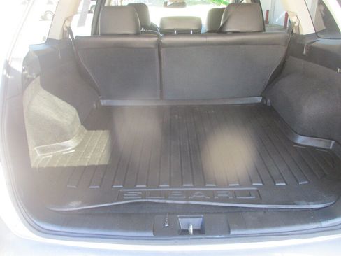 Used 2012 Subaru Outback 2.5i Premium w/ All-Weather Pkg AWD/4WD image 6