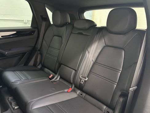 Used 2021 Porsche Cayenne AWD/4WD image 16