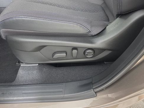 Certified 2025 Subaru Forester Premium AWD/4WD image 23