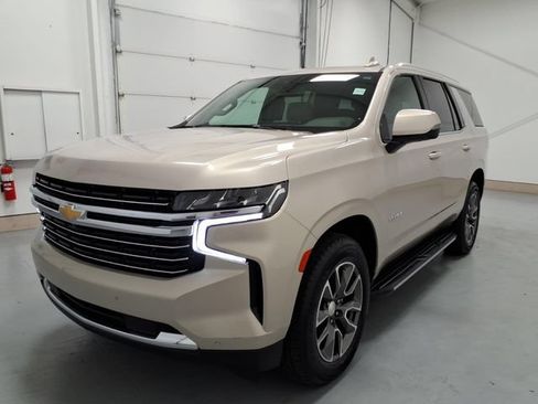 Used 2023 Chevrolet Tahoe LT w/ Luxury Package RWD image 7