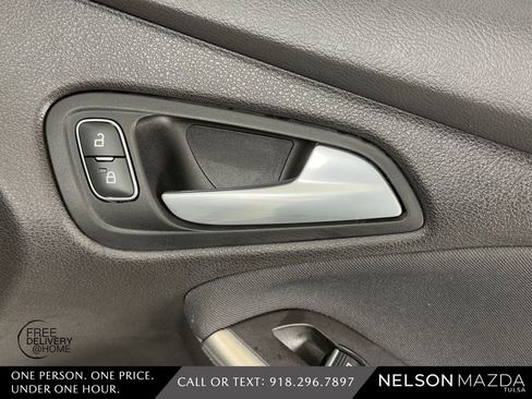 Used 2018 Ford Focus Titanium FWD image 46