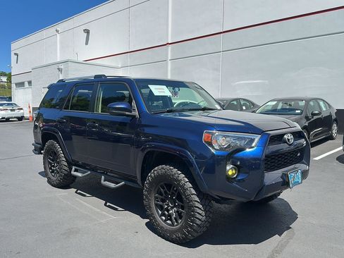 Used 2019 Toyota 4Runner SR5 AWD/4WD image 6