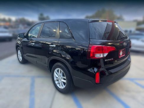 Used 2014 Kia Sorento LX image 4