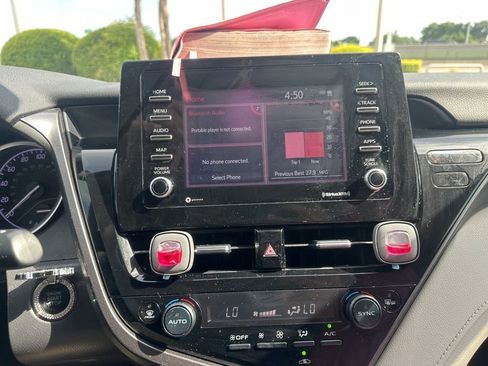 Certified 2022 Toyota Camry XLE FWD image 9