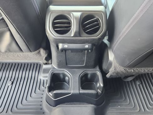 Used 2018 Jeep Wrangler Unlimited Sport S AWD/4WD image 10