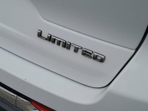 Used 2023 Jeep Grand Cherokee Limited image 6