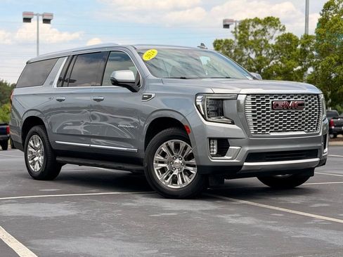 Used 2024 GMC Yukon XL Denali RWD image 2