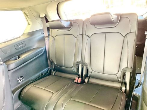 Used 2022 Jeep Grand Cherokee L Limited RWD image 17