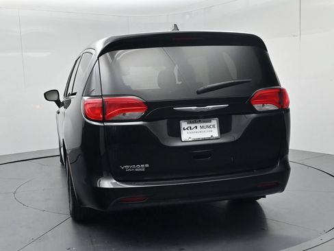 Used 2023 Chrysler Voyager LX FWD image 6