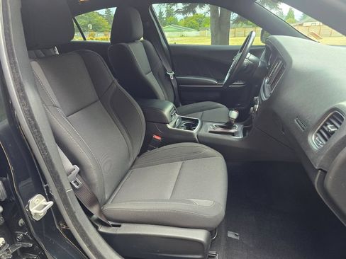 Used 2019 Dodge Charger SXT RWD image 17