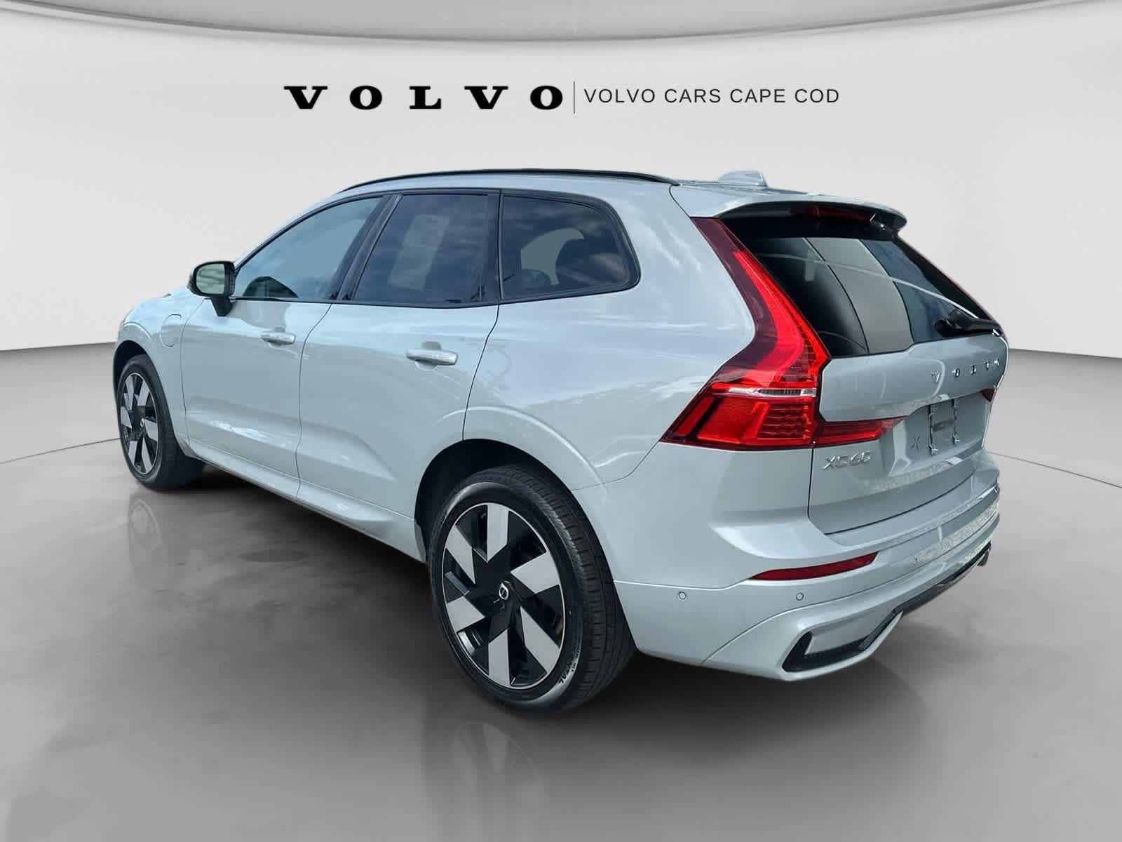 Used 2024 Volvo XC60 T8 Plus w/ Climate Package AWD/4WD image 19