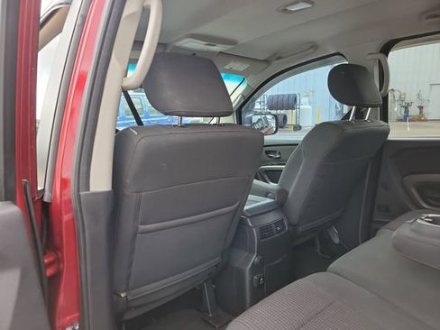 Used 2015 Nissan Titan SV w/ SV Value Truck Package RWD image 11