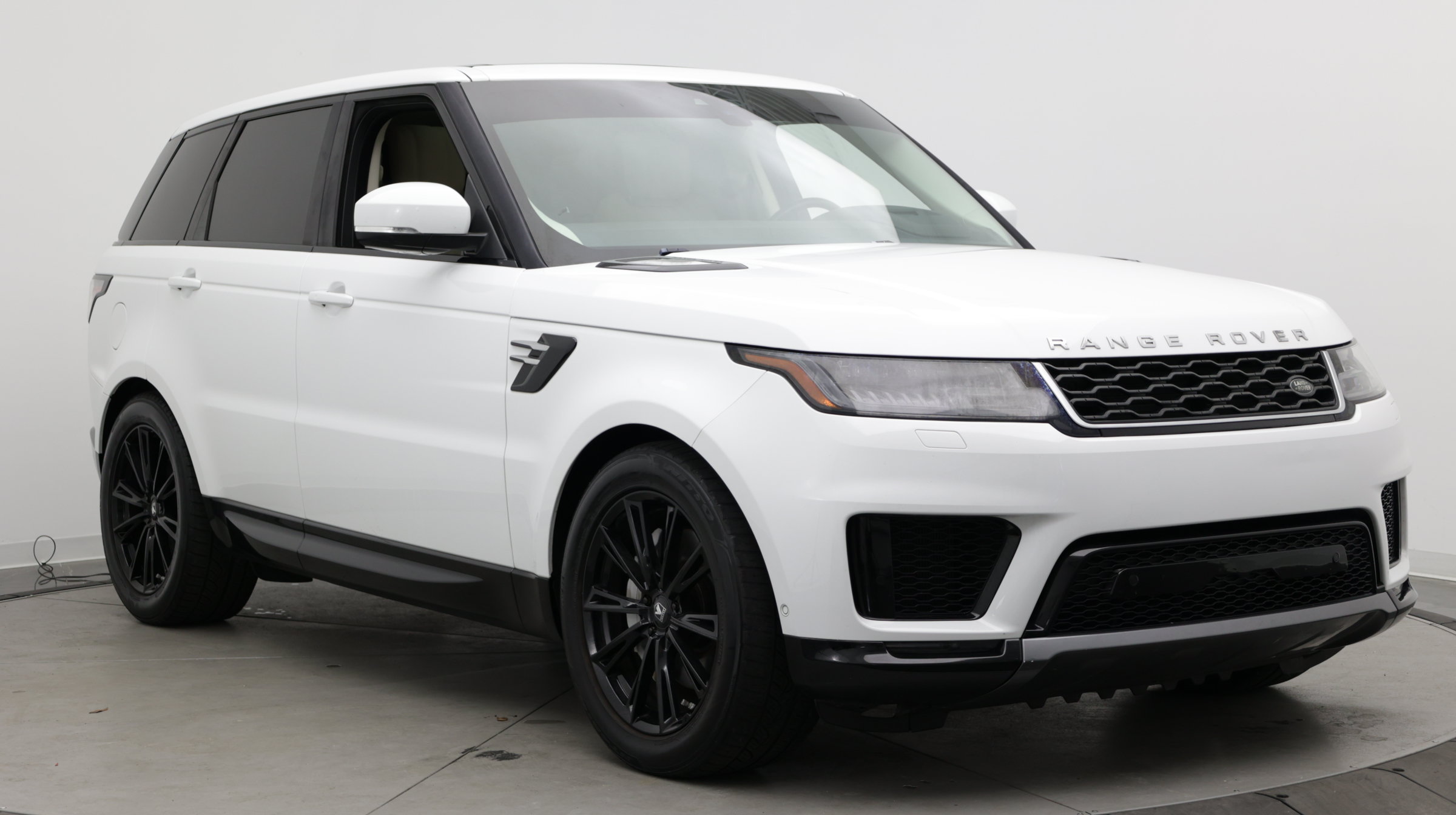 Used 2020 Land Rover Range Rover Sport HSE AWD/4WD image 3