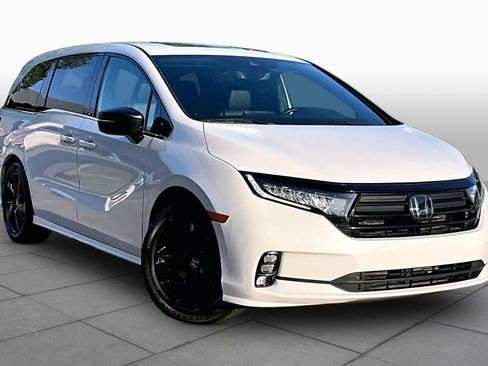 Used 2023 Honda Odyssey Sport image 3