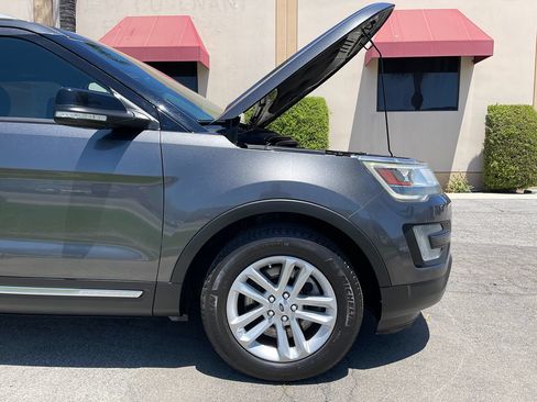 Used 2017 Ford Explorer XLT w/ Equipment Group 201A FWD image 35