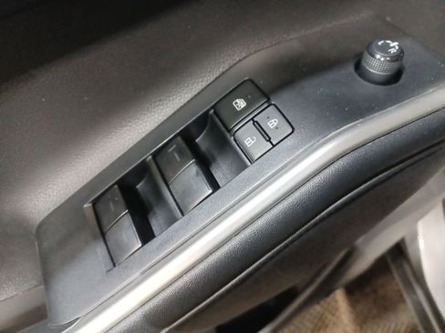 Used 2023 Toyota Highlander XLE image 15