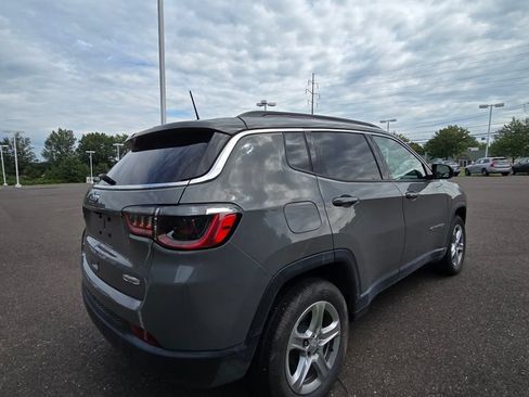 Used 2023 Jeep Compass Latitude w/ Convenience Group AWD/4WD image 7