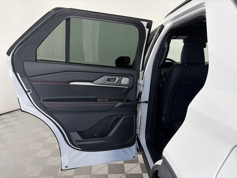 Certified 2025 Ford Explorer ST image 12