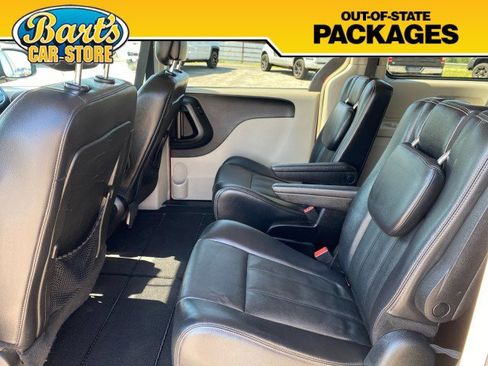 Used 2013 Chrysler Town & Country Touring FWD image 19