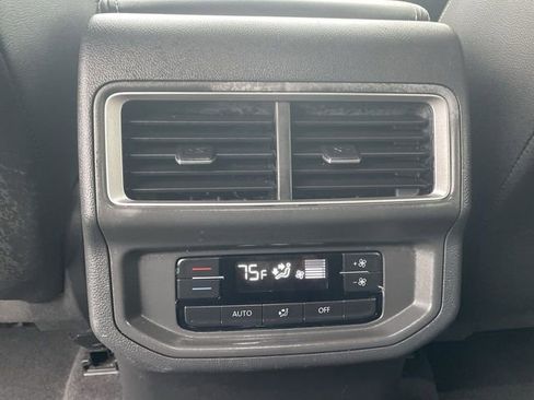 Used 2024 Volkswagen Atlas SE image 21