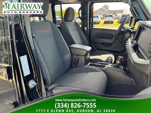 Used 2025 Jeep Wrangler Unlimited Rubicon w/ Convenience Group image 12