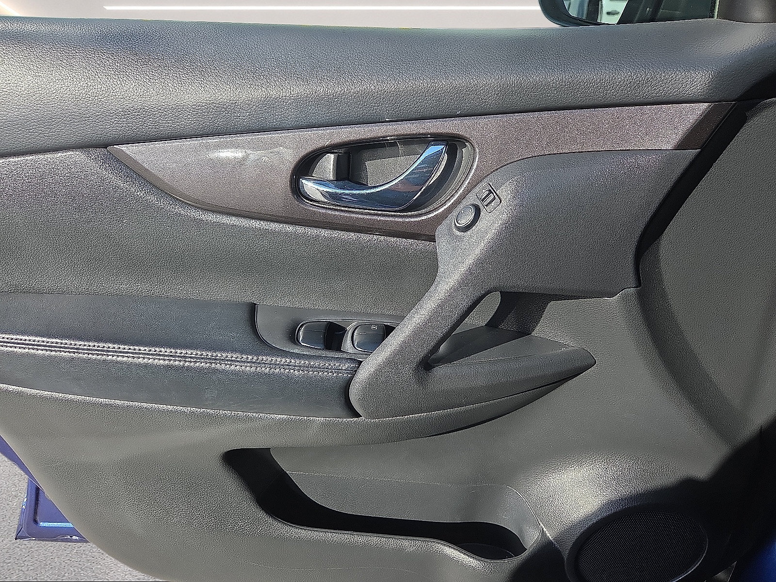 Used 2018 Nissan Rogue S w/ S Value Package FWD image 25