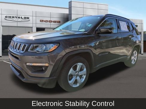 Used 2018 Jeep Compass Latitude w/ Popular Equipment Group image 9