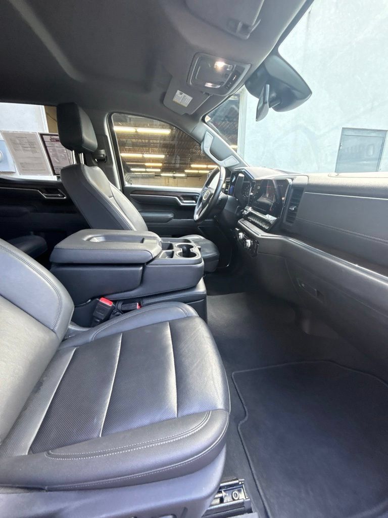 Used 2025 GMC Sierra 1500 SLT RWD image 23
