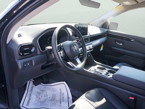 Used 2025 Honda Pilot EX-L image 11