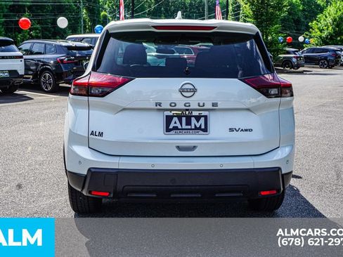 Used 2024 Nissan Rogue SV AWD/4WD image 11
