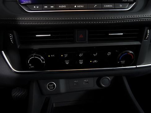 Used 2022 Nissan Rogue S image 22