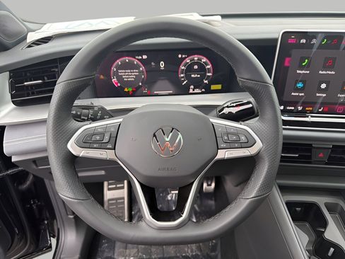 New 2026 Volkswagen Tiguan SE R-Line AWD/4WD image 12