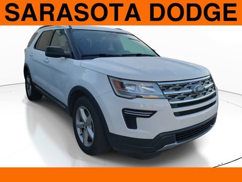 Used 2018 Ford Explorer XLT image 1