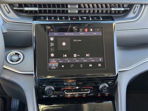 Used 2023 Jeep Grand Cherokee L Laredo image 17