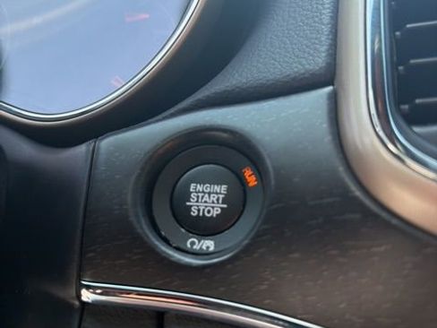 Used 2017 Jeep Grand Cherokee Limited image 32